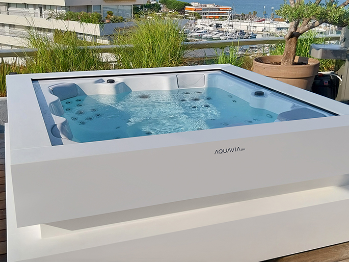 jacuzzi cube ergo spa outdoor